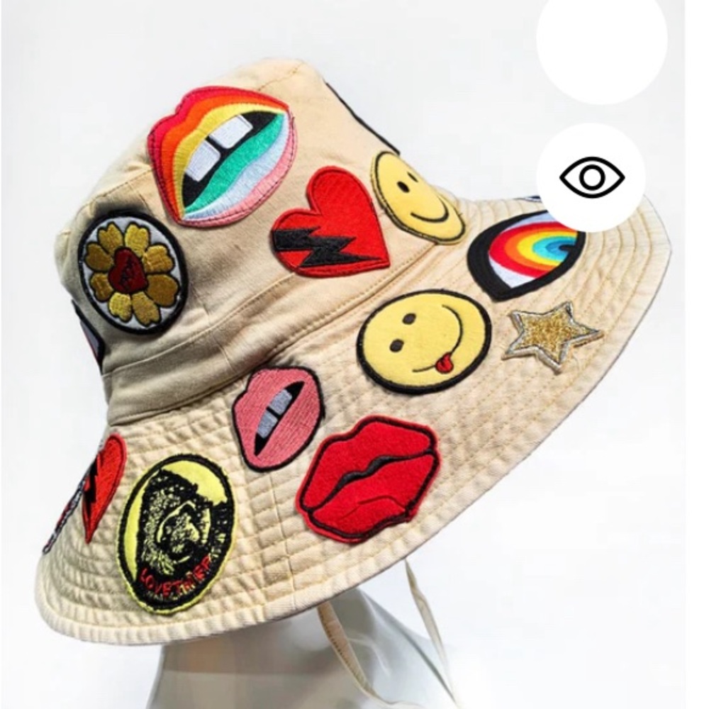 ADINA BUCKET HAT W/ ALLOVER HIPPIE PATCHES